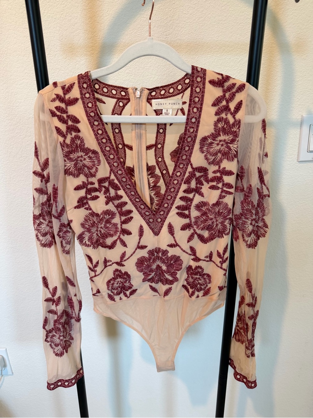 Honey Punch VICI Embroidered Floral Mesh Bodysuit Burgundy Nude Size Small